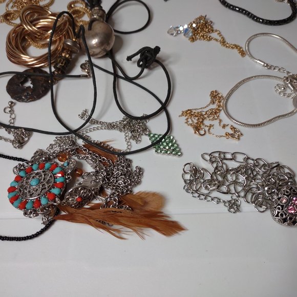 Lot Of 30 Pendant Necklaces - Picture 13 of 16